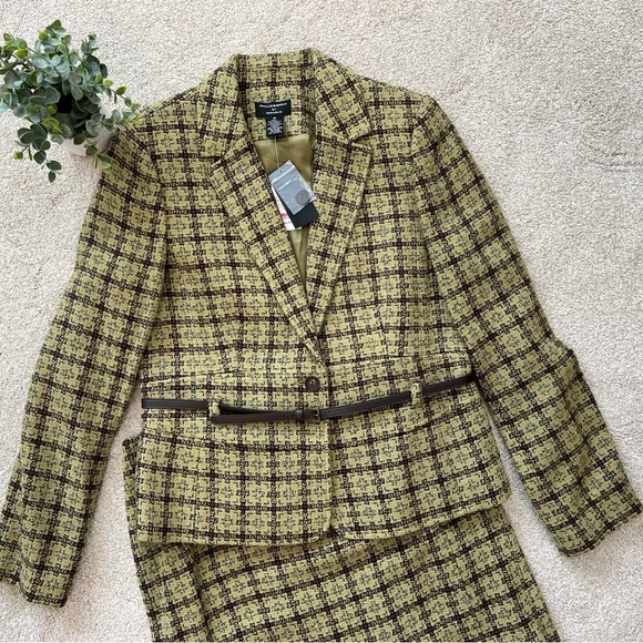 Women’s - Two Piece - Suit - Picture 15 of 15